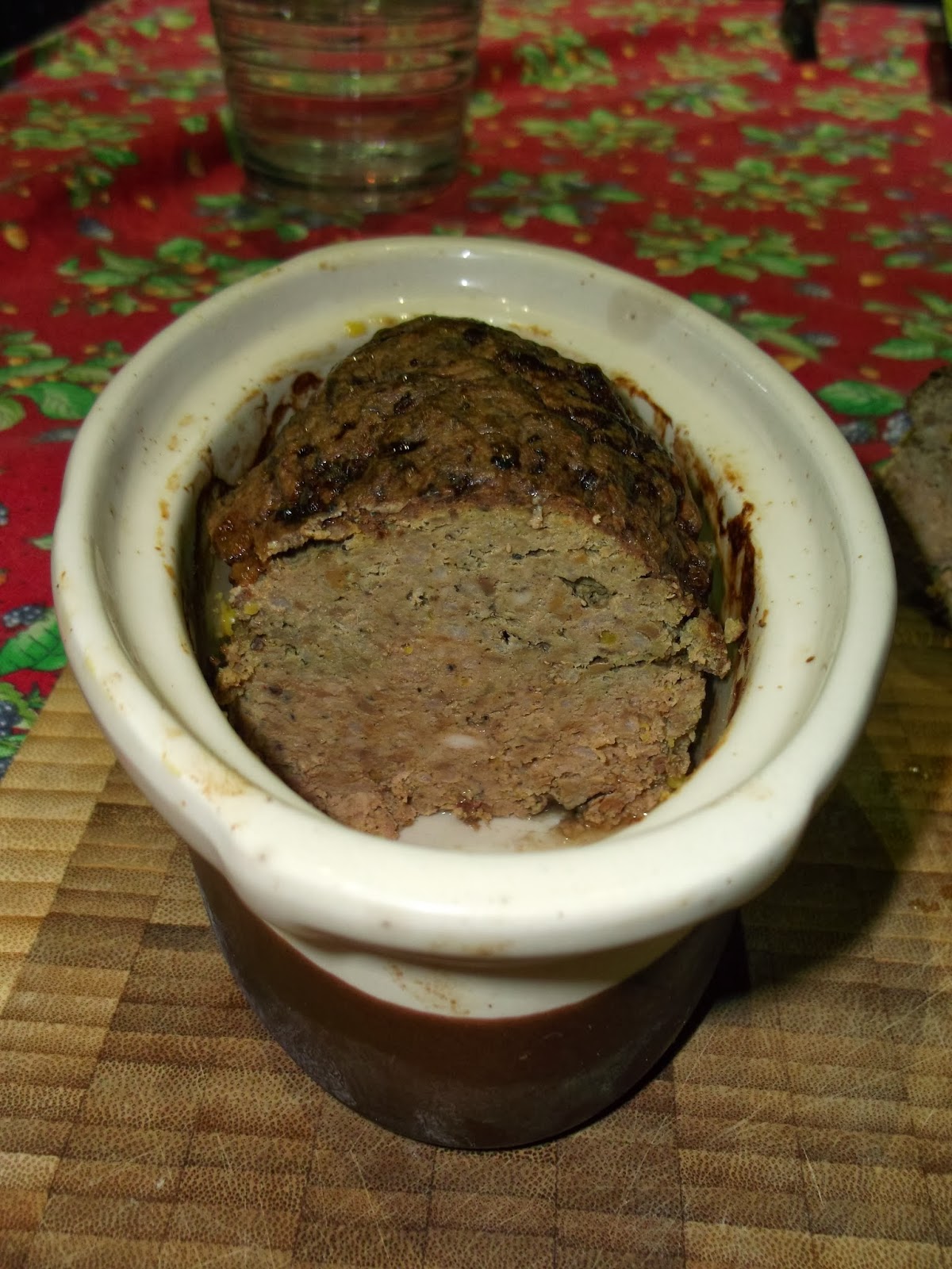 pâté de foie de volaille dans terrine blanche