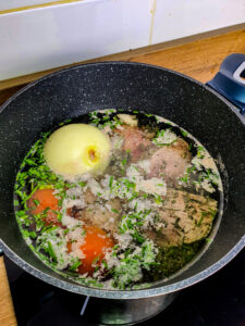 ingrédients pour rillettes de veau commençant leur cuisson